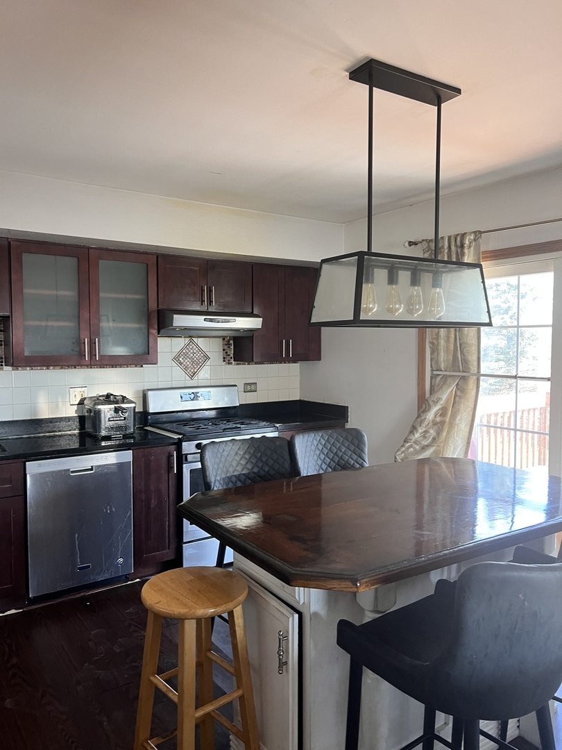 19609 Oakwood Avenue