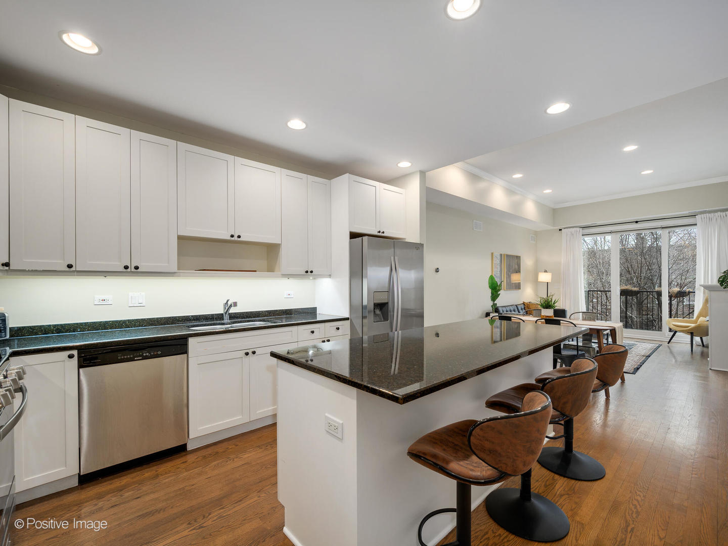 2555 W LELAND Avenue 204