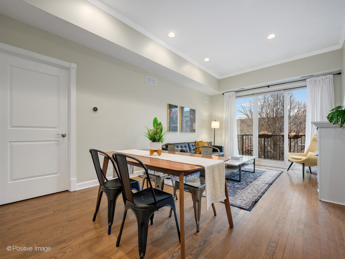 2555 W LELAND Avenue 204