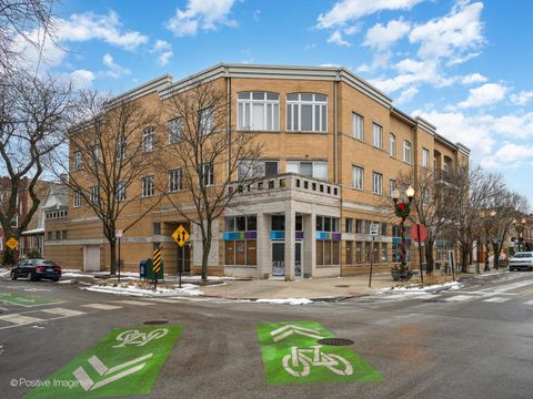 2555 W LELAND Avenue 204 Chicago IL 60625