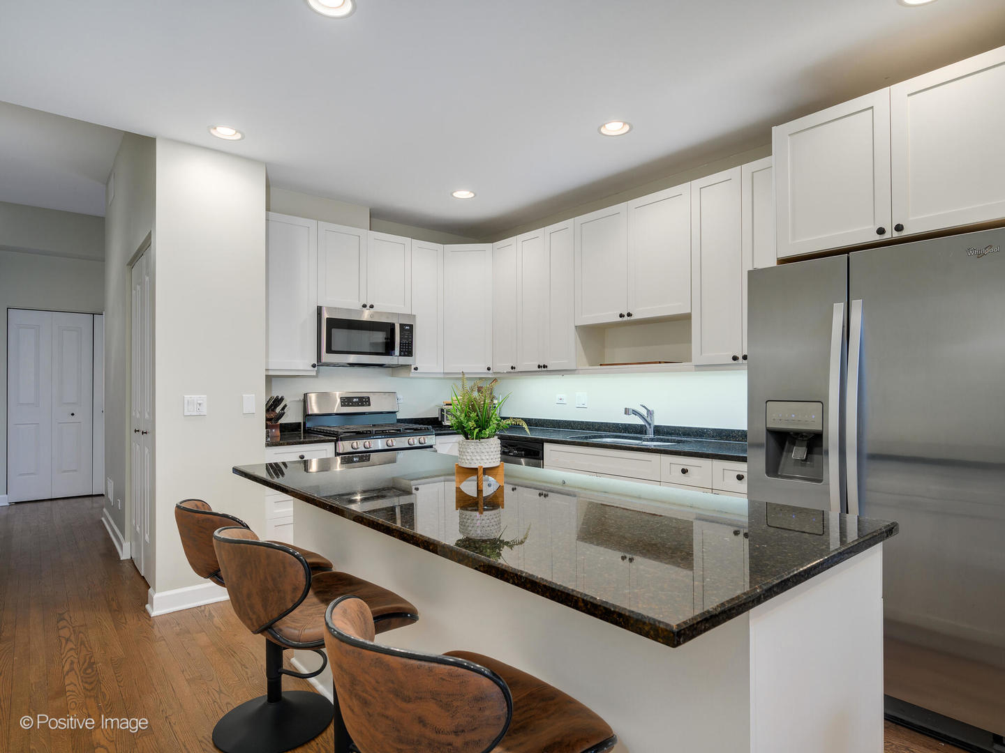 2555 W LELAND Avenue 204