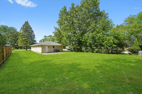 Tiny photo for 615 E 156th Place, South Holland, IL 60473 (MLS # 12551257)