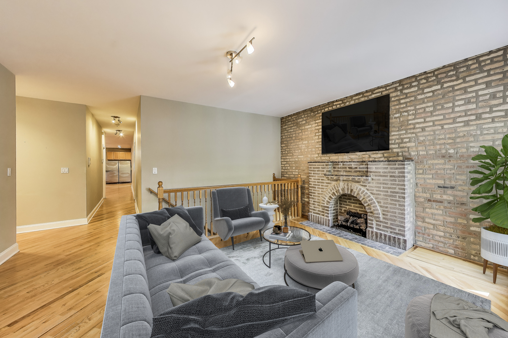 7730 N Paulina Street 1