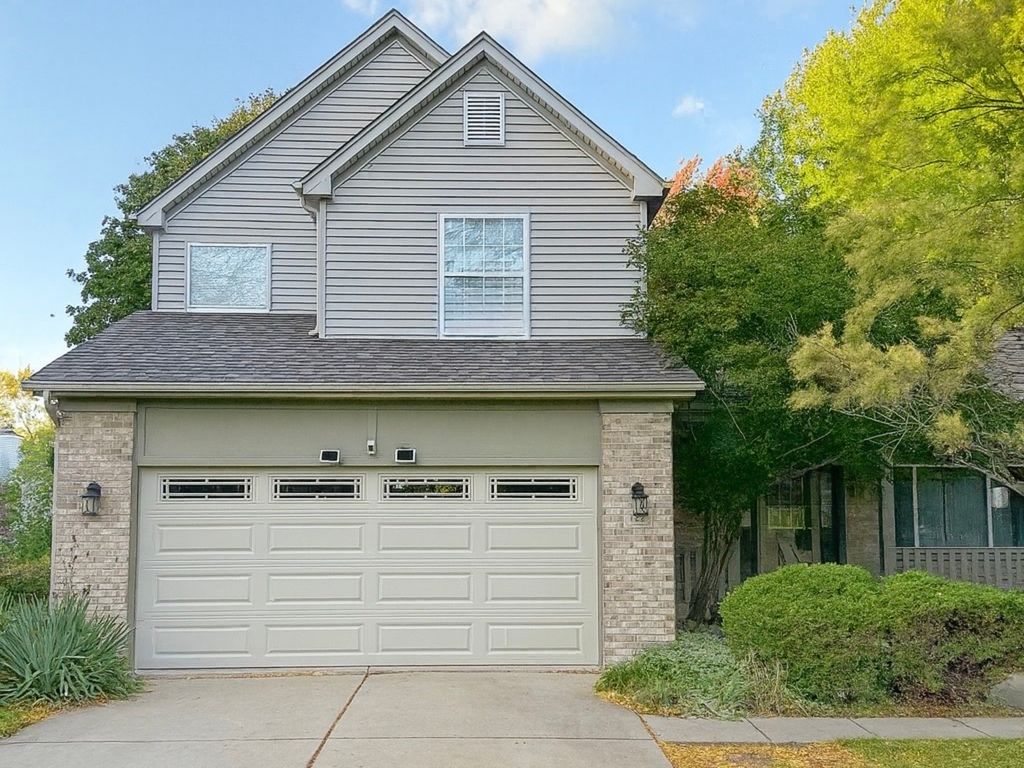 Photo for 122 Arbor Avenue, Sugar Grove, IL 60554 (MLS # 12502955)