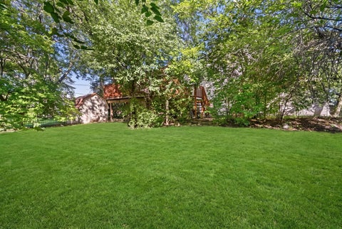Tiny photo for 23 W Suffield Drive, Arlington Heights, IL 60004 (MLS # 12795872)