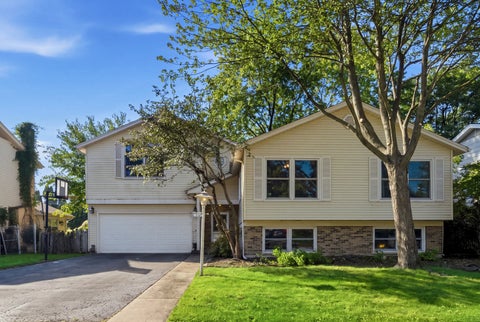 Tiny photo for 23 W Suffield Drive, Arlington Heights, IL 60004 (MLS # 12795872)