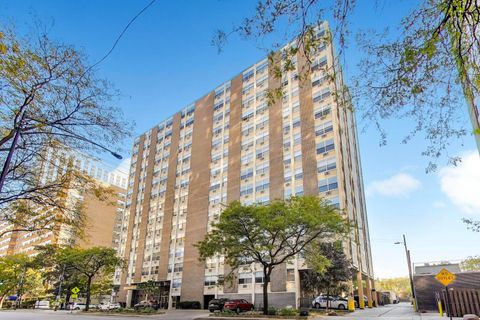 Photo of 3033 N SHERIDAN Road #511, Chicago, IL 60657 (MLS # 12508481)