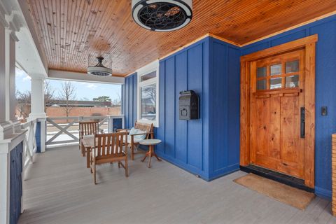 Tiny photo for 205 W Cook Avenue, Libertyville, IL 60048 (MLS # 12514777)