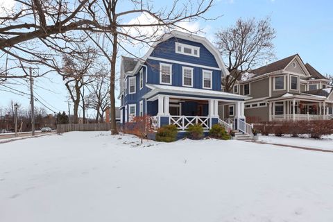 Tiny photo for 205 W Cook Avenue, Libertyville, IL 60048 (MLS # 12514777)
