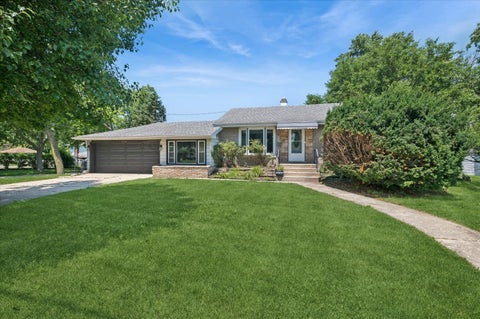 Photo of 5710 W Hawthorne Avenue, Berkeley, IL 60163 (MLS # 12664876)