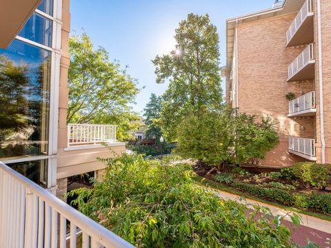 Tiny photo for 1715 Pavilion Way #205, Park Ridge, IL 60068 (MLS # 12486520)