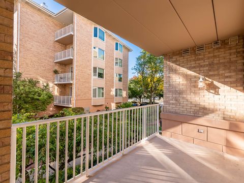 Tiny photo for 1715 Pavilion Way #205, Park Ridge, IL 60068 (MLS # 12486520)