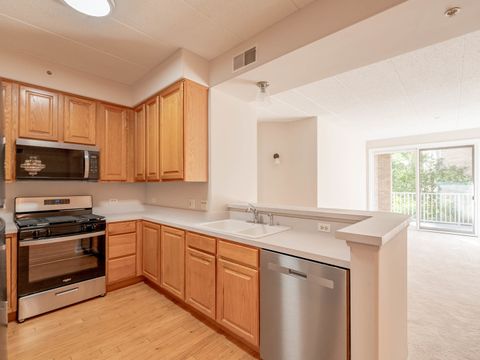 Tiny photo for 1715 Pavilion Way #205, Park Ridge, IL 60068 (MLS # 12486520)