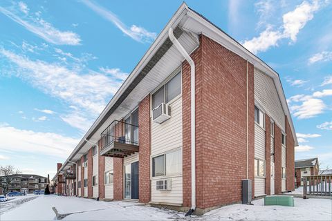 Tiny photo for 680 Marilyn Avenue #110, Glendale Heights, IL 60139 (MLS # 12553695)