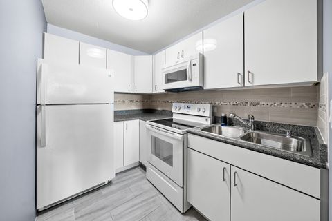 Tiny photo for 2728 N Hampden Court #605, Chicago, IL 60614 (MLS # 12545498)