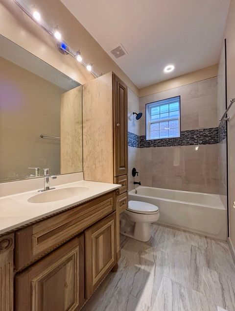 Tiny photo for 1151 E 46th Street, Chicago, IL 60653 (MLS # 12565360)