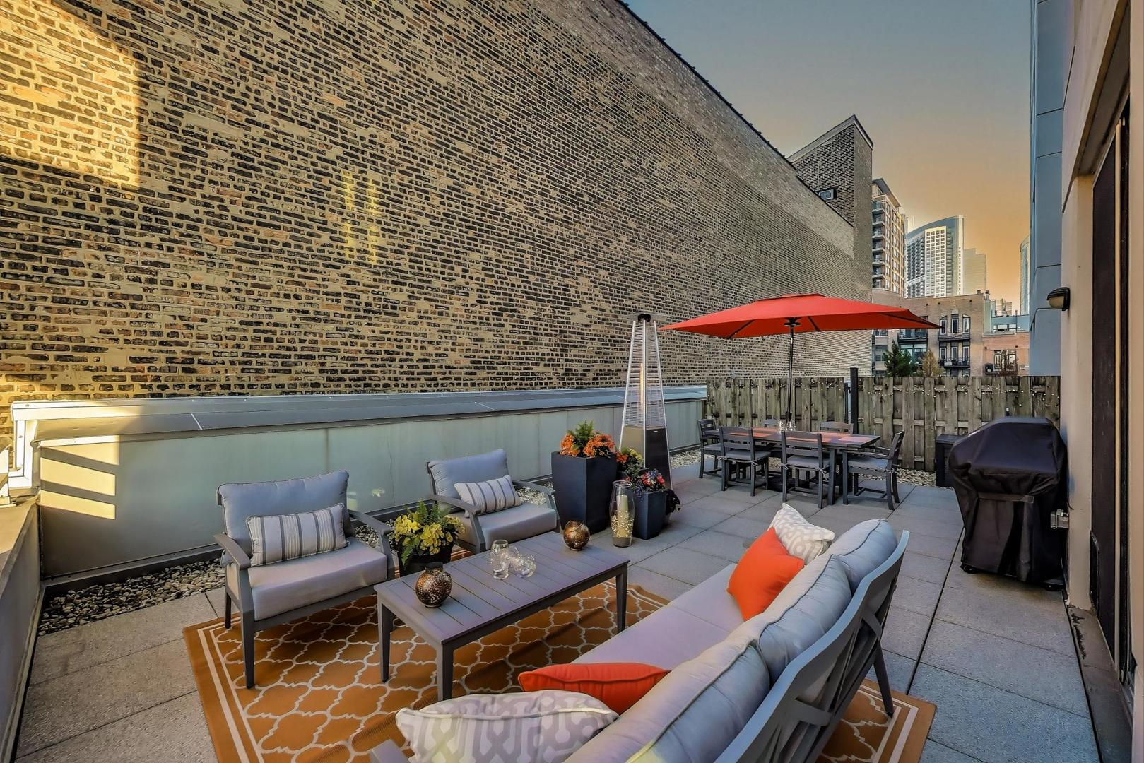 421 W Huron Street 504