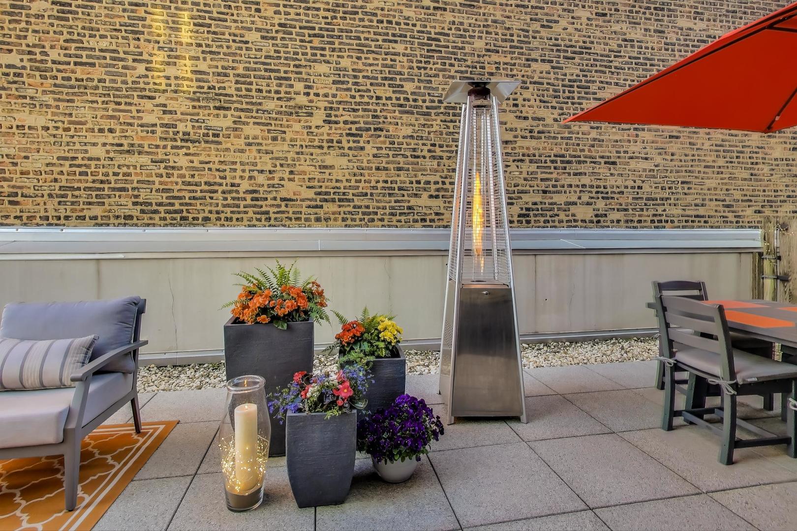 421 W Huron Street 504