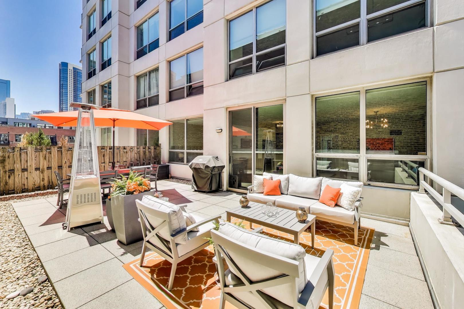 421 W Huron Street 504