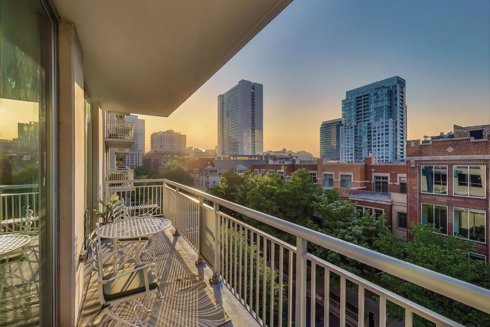 421 W Huron Street 504