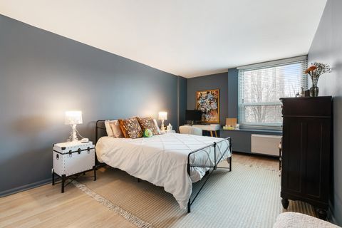 Tiny photo for 1255 N Sandburg Terrace #309E, Chicago, IL 60610 (MLS # 12595217)