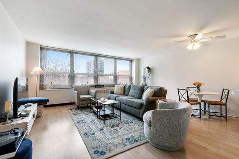 Tiny photo for 1255 N Sandburg Terrace #309E, Chicago, IL 60610 (MLS # 12595217)
