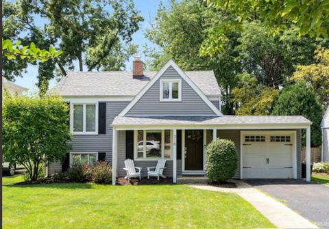 318 May Avenue Glen Ellyn IL 60137