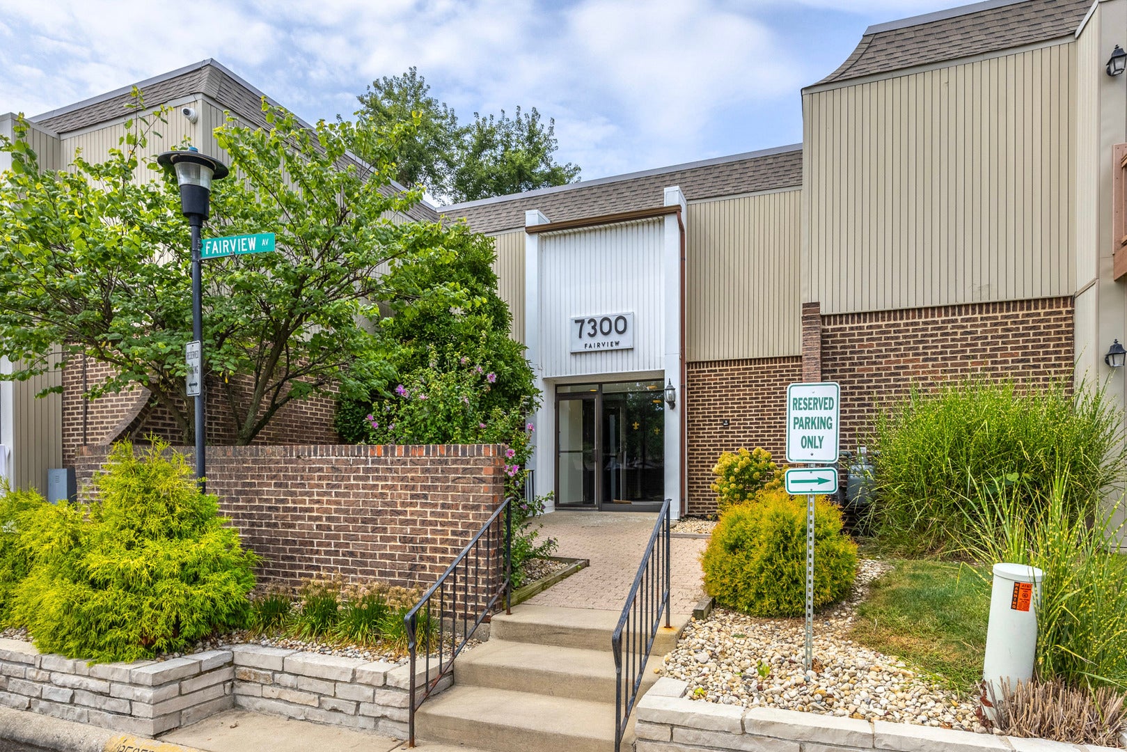 7300 Fairview Avenue 206