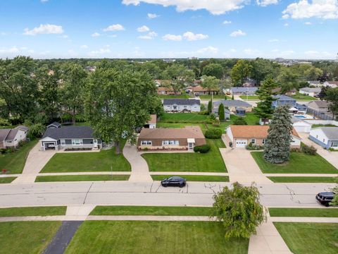 Tiny photo for 100 Des Plaines Lane, Hoffman Estates, IL 60169 (MLS # 12506484)