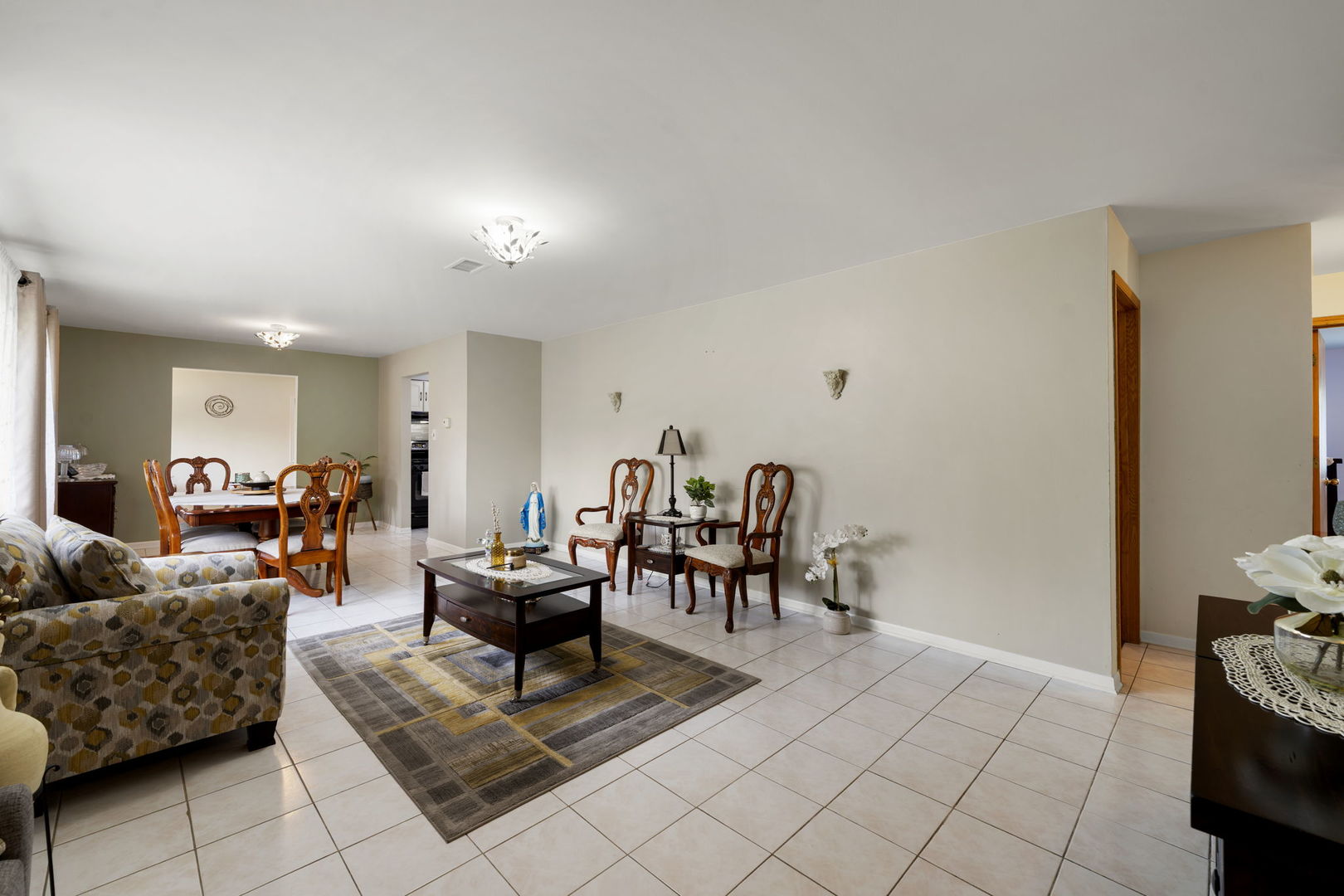 100 Des Plaines Lane