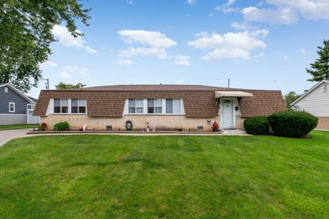 Tiny photo for 100 Des Plaines Lane, Hoffman Estates, IL 60169 (MLS # 12506484)