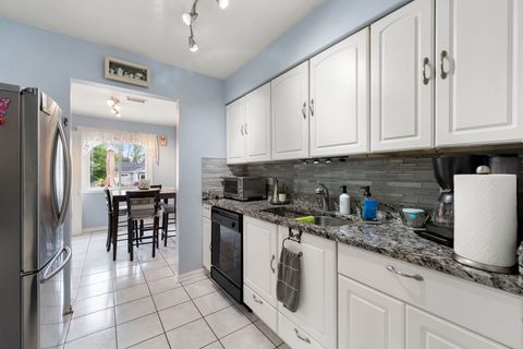 Tiny photo for 100 Des Plaines Lane, Hoffman Estates, IL 60169 (MLS # 12506484)