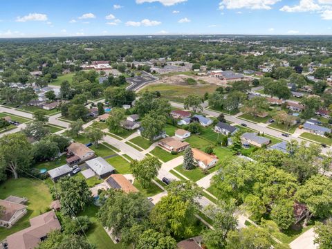 Tiny photo for 100 Des Plaines Lane, Hoffman Estates, IL 60169 (MLS # 12506484)