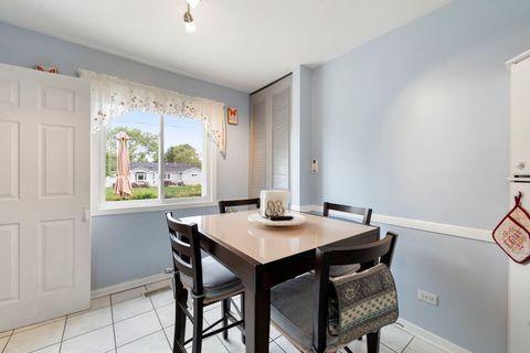 Tiny photo for 100 Des Plaines Lane, Hoffman Estates, IL 60169 (MLS # 12506484)