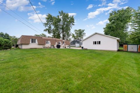 Tiny photo for 100 Des Plaines Lane, Hoffman Estates, IL 60169 (MLS # 12506484)
