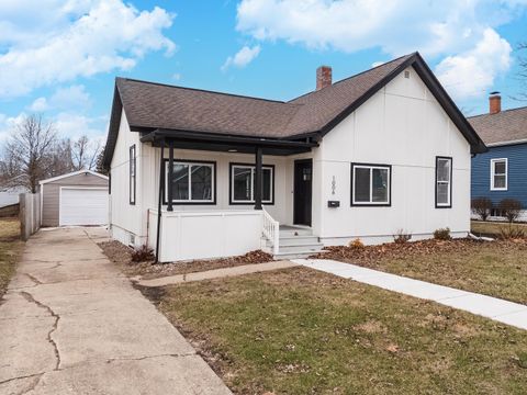 Tiny photo for 1006 N Morris Avenue, Bloomington, IL 61701 (MLS # 12544185)