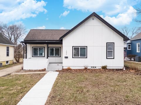 Photo of 1006 N Morris Avenue, Bloomington, IL 61701 (MLS # 12544185)