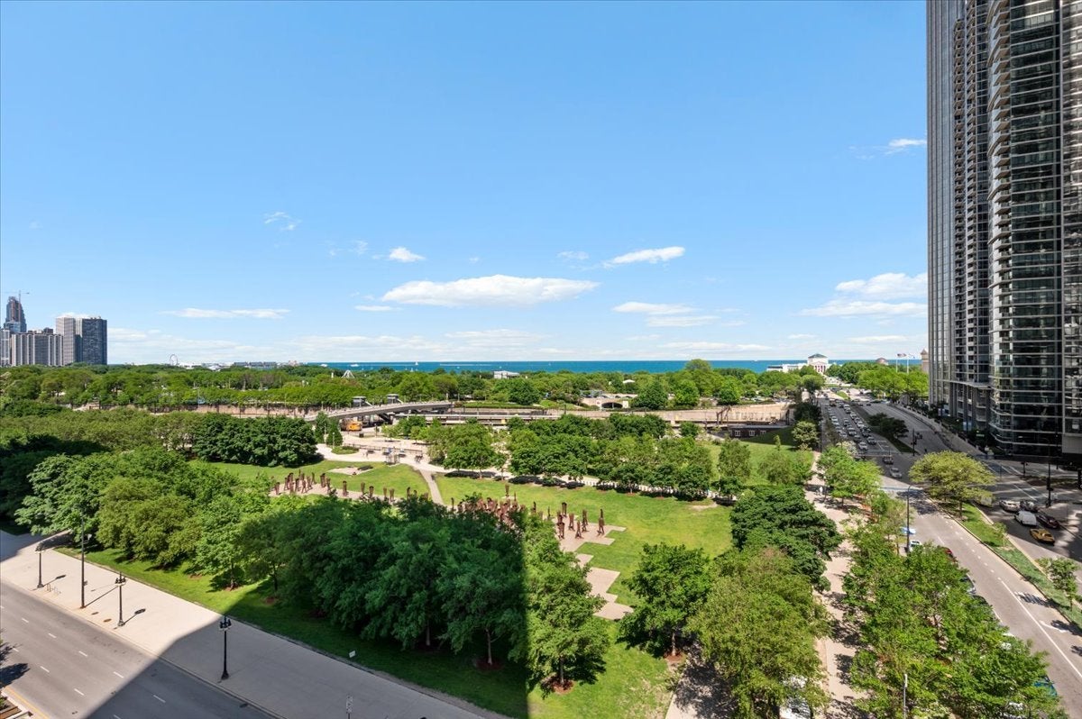1160 S Michigan Avenue 1001