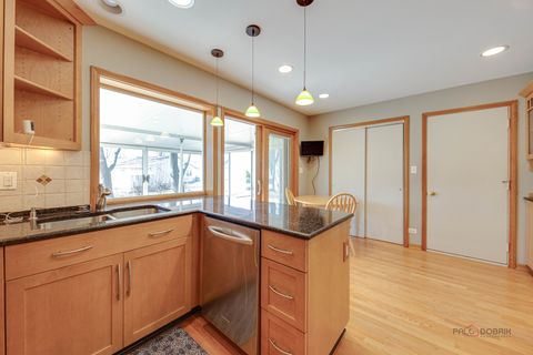 Tiny photo for 996 N Apple Tree Court, Palatine, IL 60067 (MLS # 12582836)