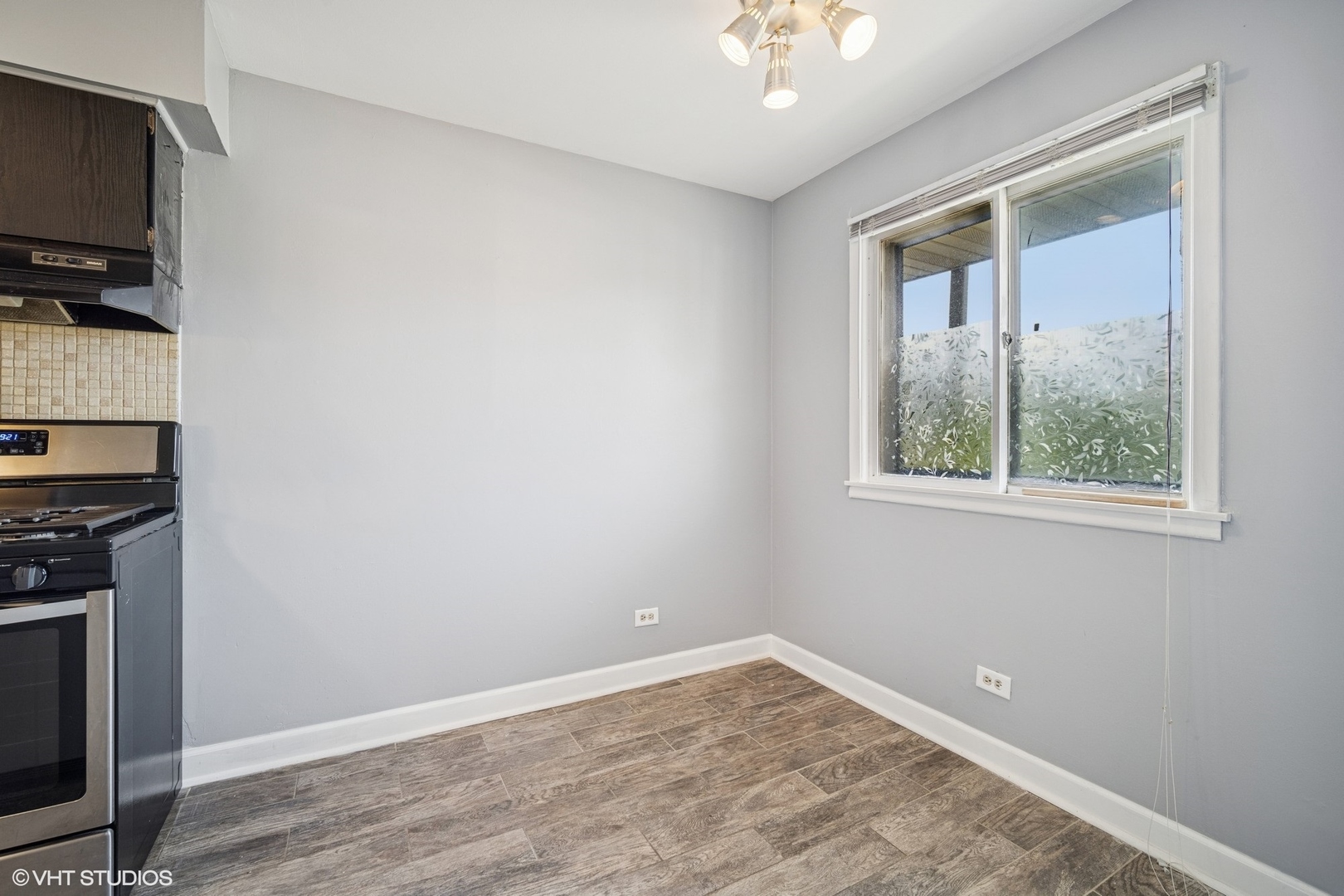 633 Dulles Road B