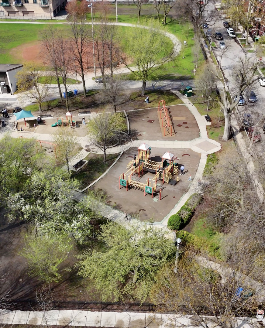 2561 N GREENVIEW Avenue