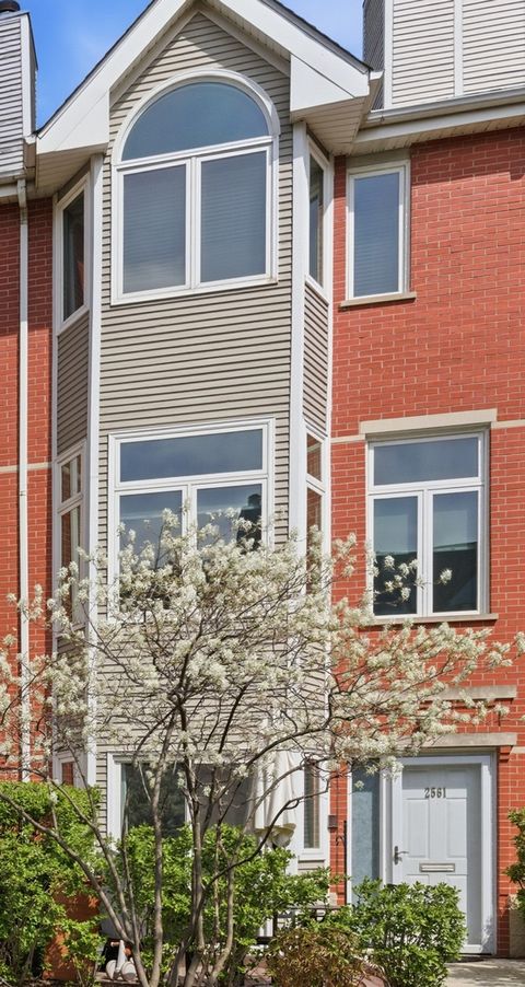 Photo of 2561 N GREENVIEW Avenue, Chicago, IL 60614 (MLS # 12625857)