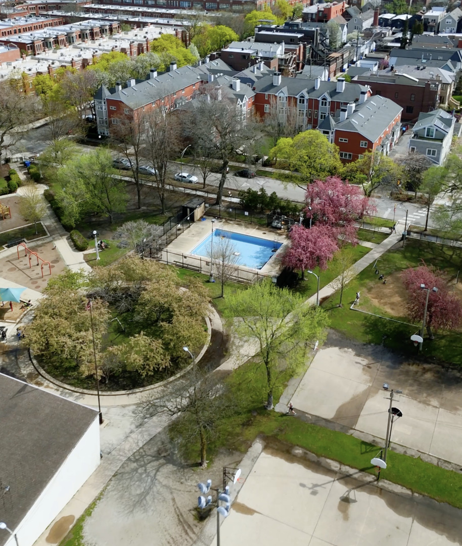 2561 N GREENVIEW Avenue