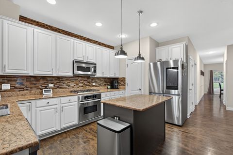 Tiny photo for 910 TIPPERARY Street, Gilberts, IL 60136 (MLS # 12512814)