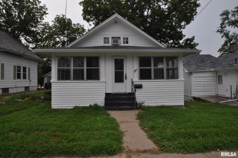 Photo of 1815 BELLE Avenue, Davenport, IA 52803 (MLS # QC4268562)