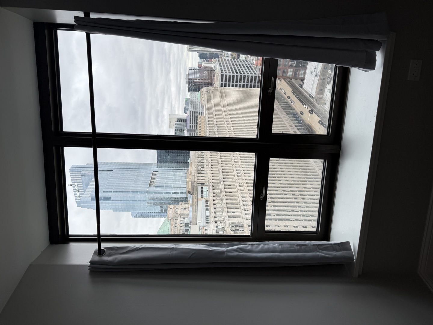 400 N La Salle Drive 2909