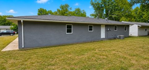 Tiny photo for 423 23rd Street, Mt Vernon, IL 62864 (MLS # 12554245)