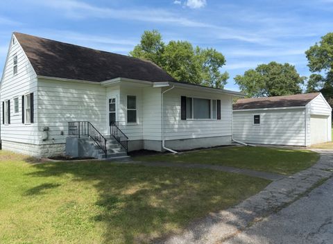 Photo of 37519 N North Avenue, Beach Park, IL 60087 (MLS # 12467559) Photo of 37519 N North Avenue, Beach Park, IL 60087 (MLS # 12467559)