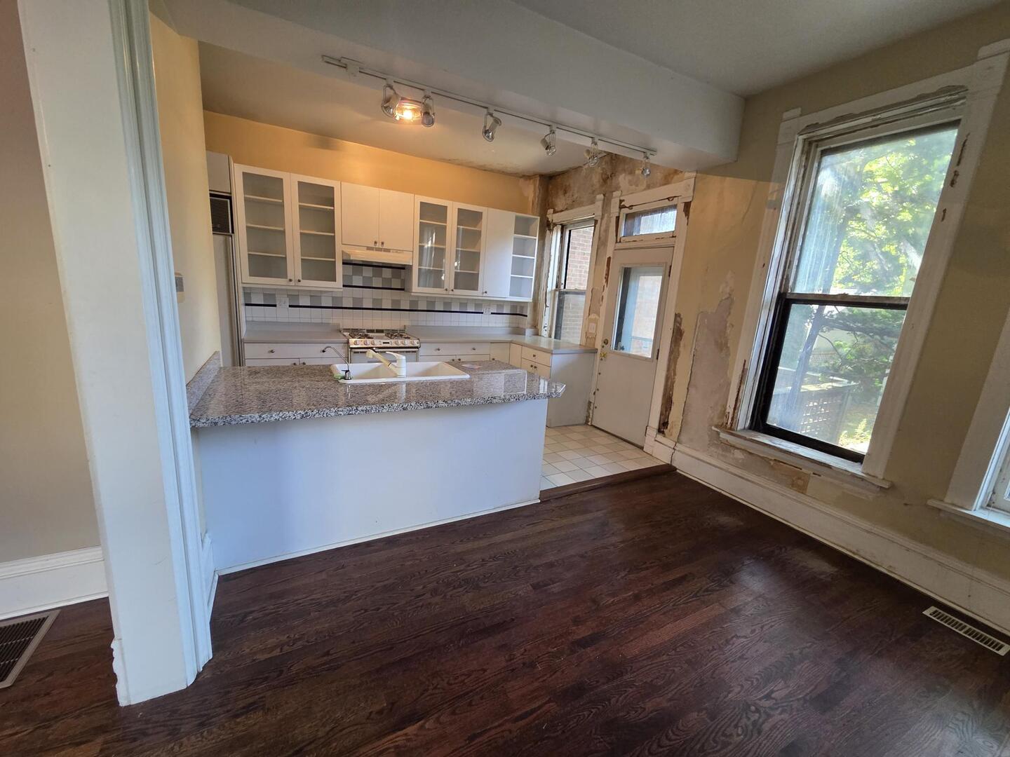 2144 N Fremont Street