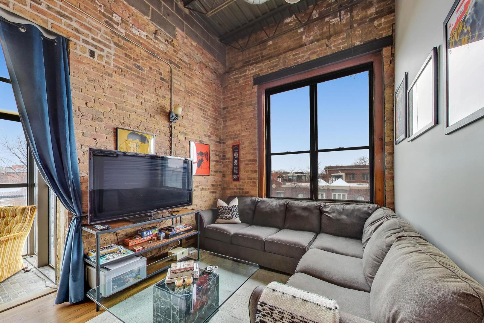 2525 N SHEFFIELD Avenue 3A